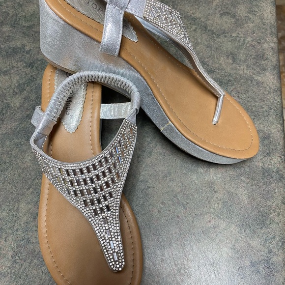 Silver sandals with rhinestones - Picture 2 of 2